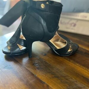 Chic Black Women's Heels with Bow Detail